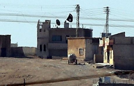 Işid Askerleri Kobani'de 3. Bayrağı Dikti!