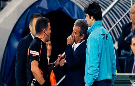 Hakem İlker Meral'e Şok!