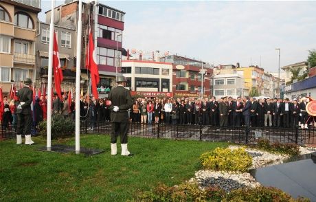 Sarıyerliler Ulu Önder Atatürk'ü Özlemle Andı