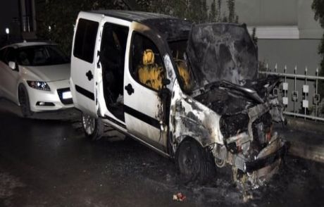 Pendik'te 3 Araç Kundaklandı