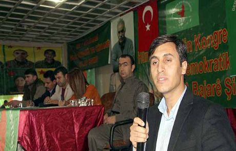 Öcalan Posterinin Yanına Türk Bayrağı Astılar