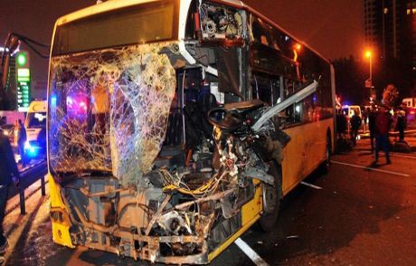 Merter'de Metrobüs Kazası