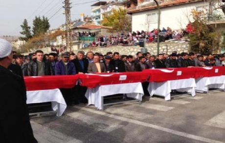 Chp Ermenek Madencilerinin Cenazelerindeydi