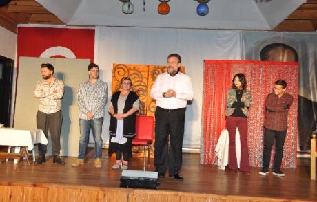 'pembe Aslında Siyahtır'