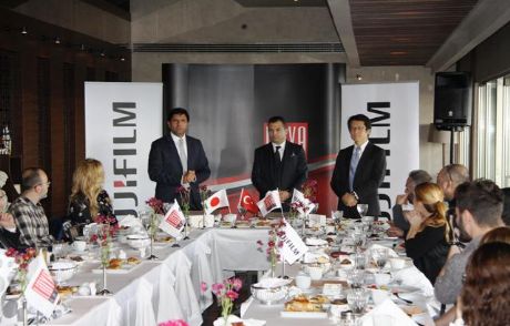 Uv Geniş Formatta Büyük İş Birliği