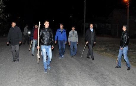 Bu Adamlar Ne Yapıyor?