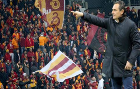 Prandelli'ye Yine 'istifa' Tezahüratları