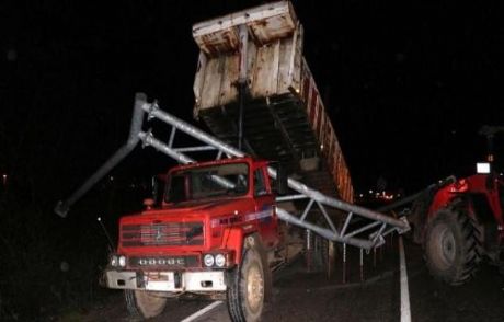 Açık Unutulan Damper Tabelaya Çarptı