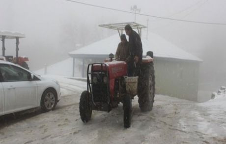 Denizli'ye De Yılın İlk Karı Düştü
