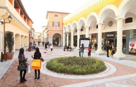 Luxury Designer Outlet Geliyor!