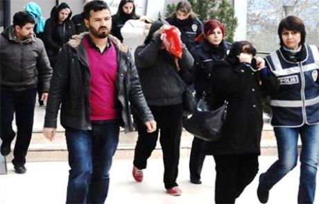 '5 Müşteri Getirene Bir Kadın Bedava'
