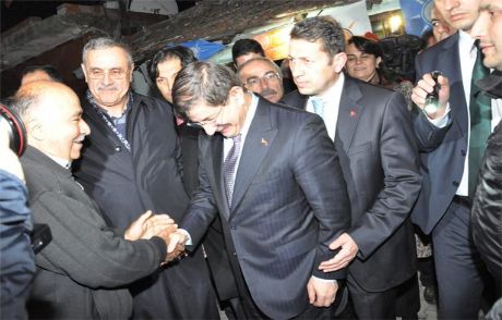Davutoğlu Da O Köye Kayıtsız Kalmadı