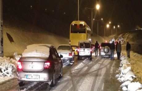 Van'da Kar Yağışı Hava Ulaşımı Engelledi