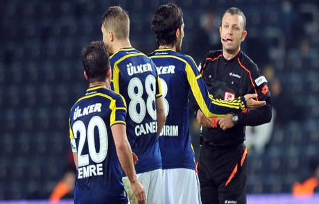 Emre'ye Direkt Kırmızı!