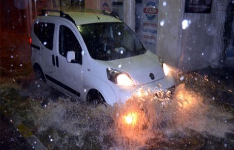 Yarım Saatlik Yağmur Bodrum'u Vurdu