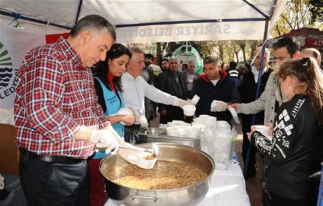 Başkan Genç, Ayazağalılara Aşure Dağıttı