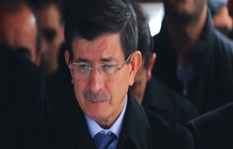 Davutoğlu Gözyaşlarını Tutamadı