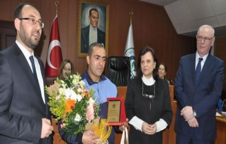 Ecrin'i Kurtaran Temizlik İşçisine Ödül Yağdı