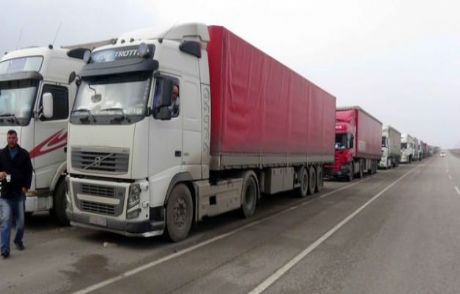 İran Sınırında Tır Kuyruğu Devam Ediyor!
