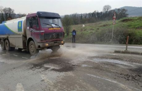 3. Köprü Kirletiyor Sarıyer Belediyesi Temizliyor