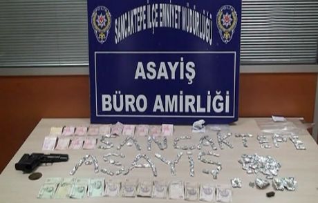 Kadın Polisten Bonzai Satıcısına Suçüstü
