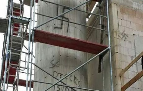 Almanya'da Camiye Irkçı Saldırı!
