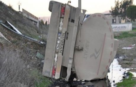Zift Yüklü Tanker Devrildi!
