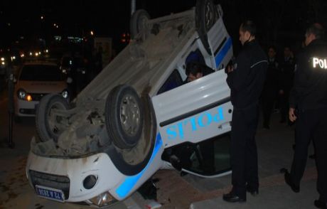 Batman'da Polis Aracı Devrildi