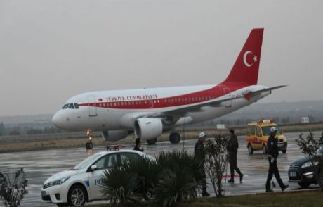 Davutoğlu'nun Uçağı Yoğun Sise Rağmen İndi!