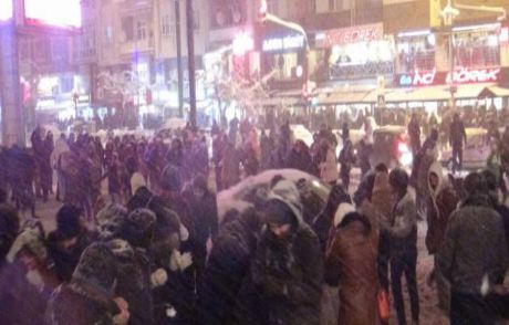 Bin Kişi Kar Topu Savaşı Yaptı!