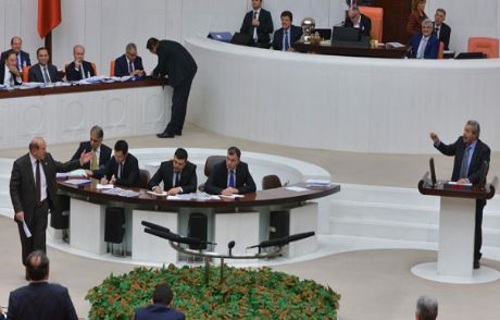 Meclis'te Sert Tartışma