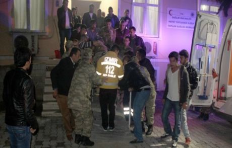 Bir Asker 'kaza Kurşunuyla' Yaralandı