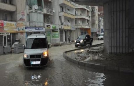Lapseki'de Ulaşıma Yağmur Engeli