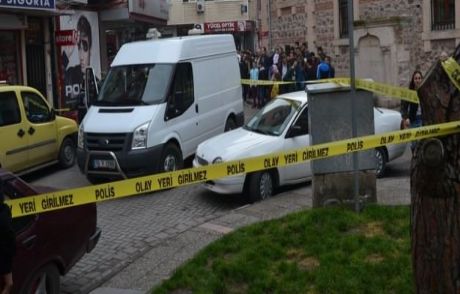 Apartman Girişinde Bomba Paniği!