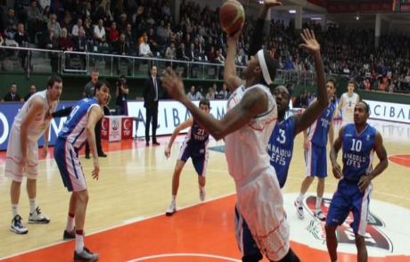 Anadolu Efes Seriyi Sürdürdü