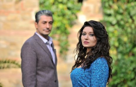 Paramparça Şarkısıyla Da Zirvede