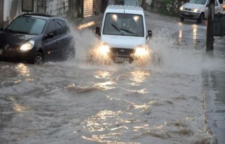 İzmir'de Etkili Sağnak Yağış