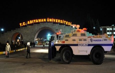 Karşıt Görüşlü Öğrenciler Kavga Etti!