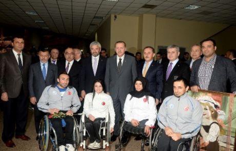 Başbakan'ı Engelli Sporcular Karşıladı
