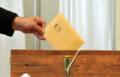 Borç, Seçmenin Kamçısıdır