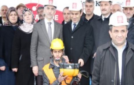 Kağıthane'ye Yeni Çim Saha