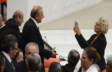 Chp'li Vekilden Canlı Yayın
