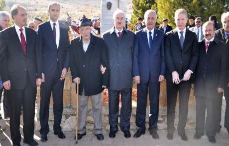 Aşık Veysel Mezarı Başında Anıldı