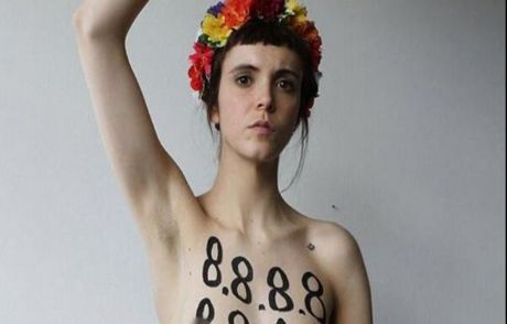 Femen Twitter Yasağı İçin Soyundu
