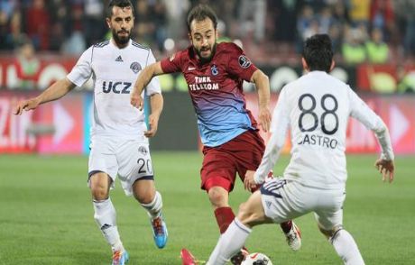 Avni Aker'de Sessiz Gece