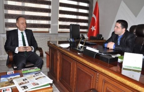 Ak Partili Adayın Evine Mhp Afişi Astılar