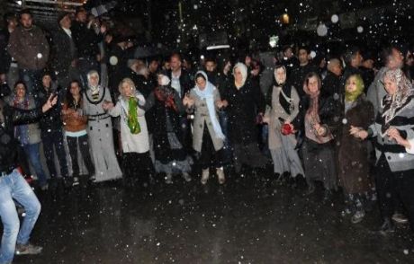 Hakkari'de Bdp Kutlama Yapıyor