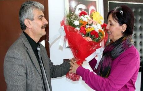 Eşinin 2 Kez Yenildiği Adaya Karşı Kazandı