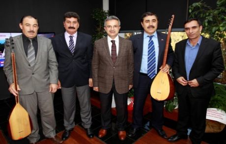 Aşıkların Kutlaması Sazlı Olur