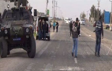 Ak Partili Vekillerin Aracına Saldırı